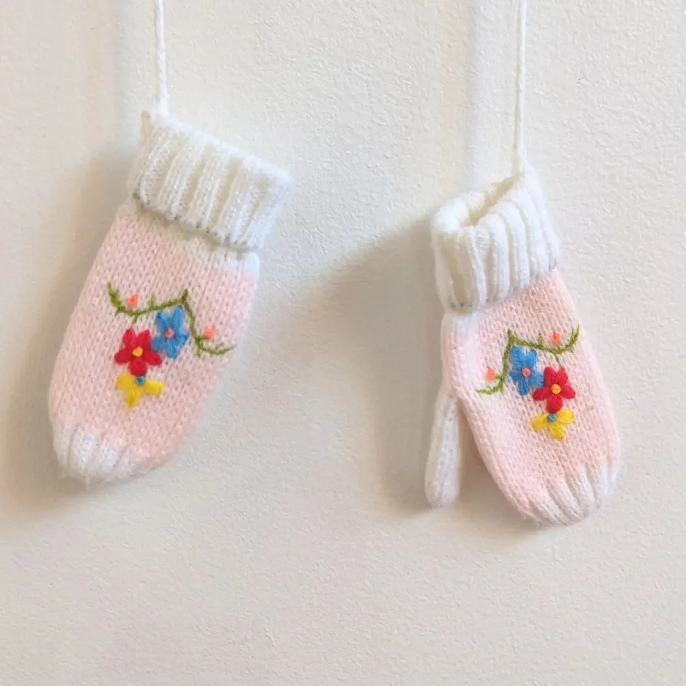 Vtg Baby 0-12m Mittens Embroidered Pink Floral Winter
